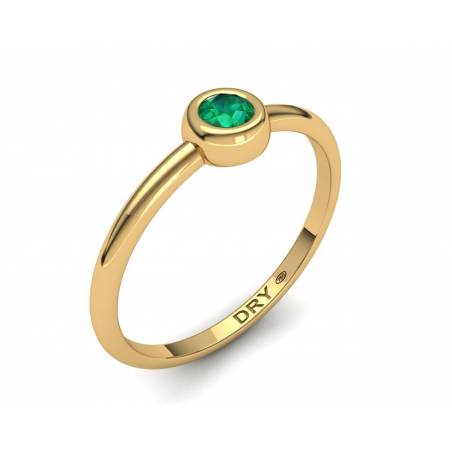 Delicate emerald yellow gold ring