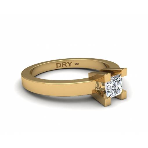 18k Yellow Gold princess-cut diamond ring