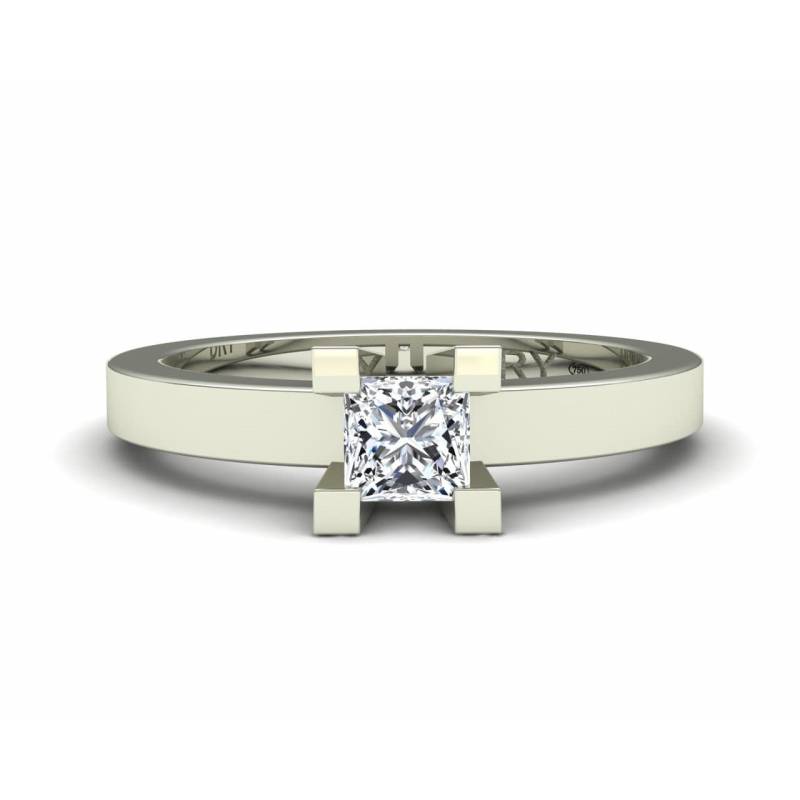 18k Gold princess-cut diamond ring