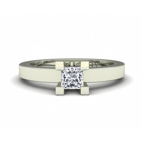 18k Gold princess-cut diamond ring