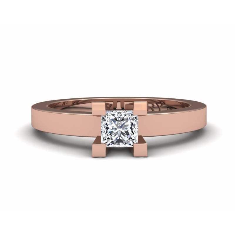 18k Gold princess-cut diamond ring