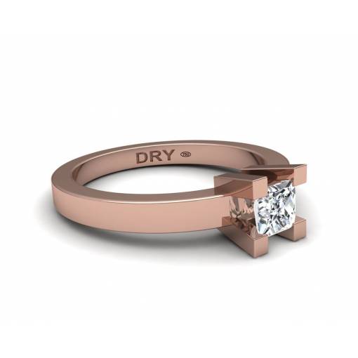 Anillo de compromiso con diamante princesa en oro rosa de 18k